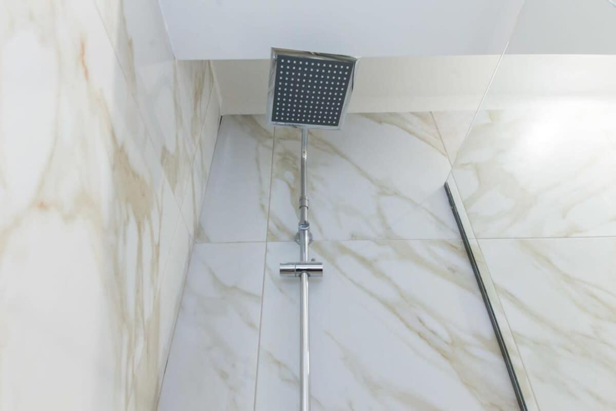 Appartamento Brand New Urban Getaway Next To Megaro Mousikis Atene Esterno foto