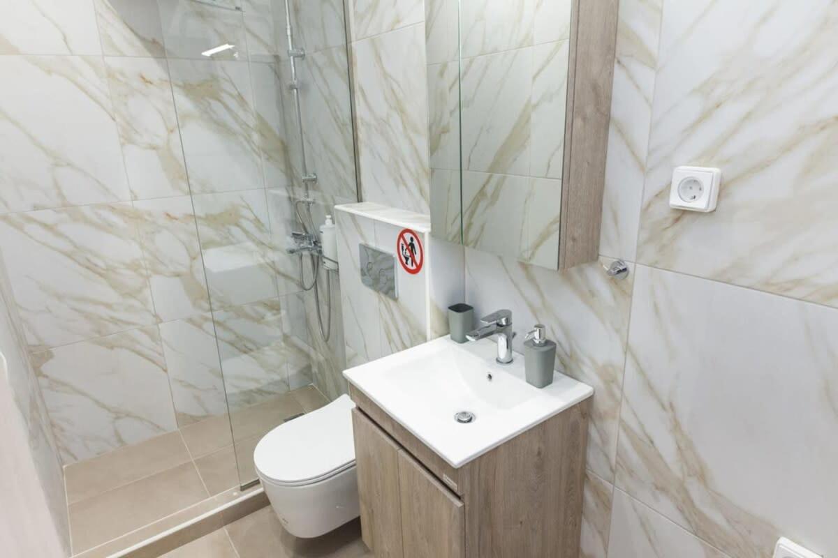 Appartamento Brand New Urban Getaway Next To Megaro Mousikis Atene Esterno foto