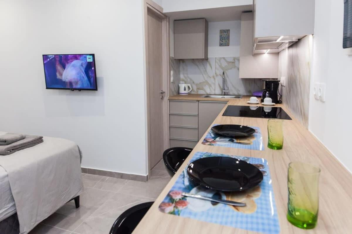 Appartamento Brand New Urban Getaway Next To Megaro Mousikis Atene Esterno foto