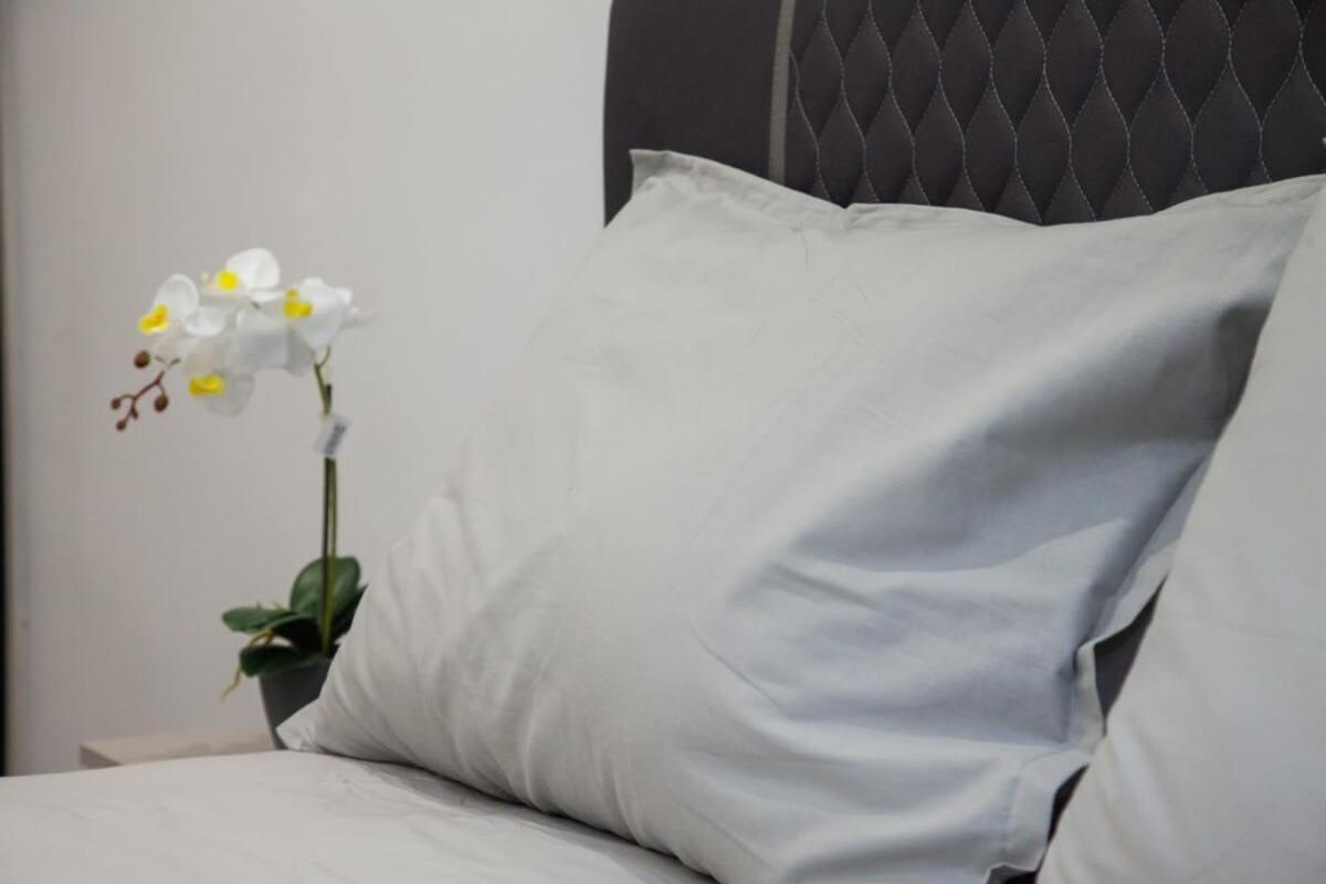 Appartamento Brand New Urban Getaway Next To Megaro Mousikis Atene Esterno foto