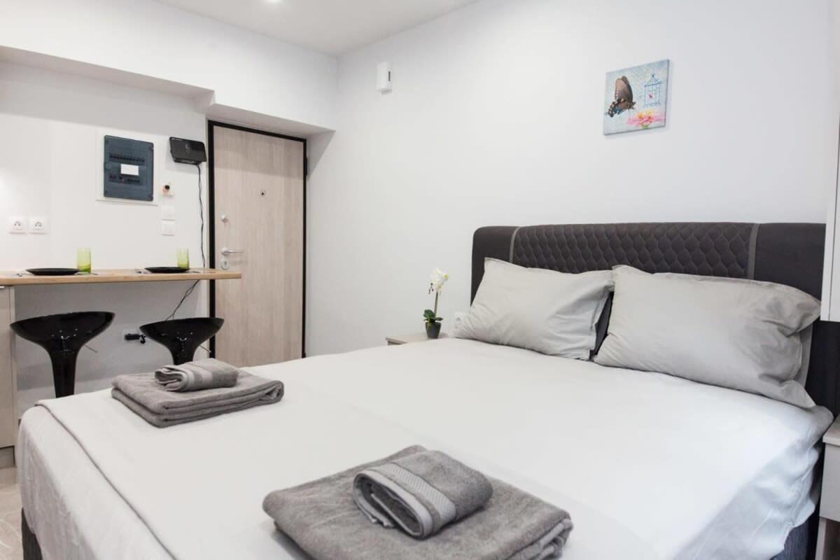 Appartamento Brand New Urban Getaway Next To Megaro Mousikis Atene Esterno foto