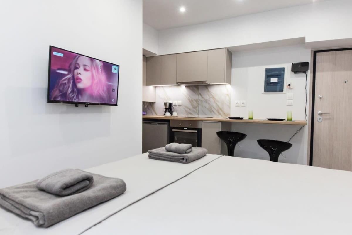 Appartamento Brand New Urban Getaway Next To Megaro Mousikis Atene Esterno foto