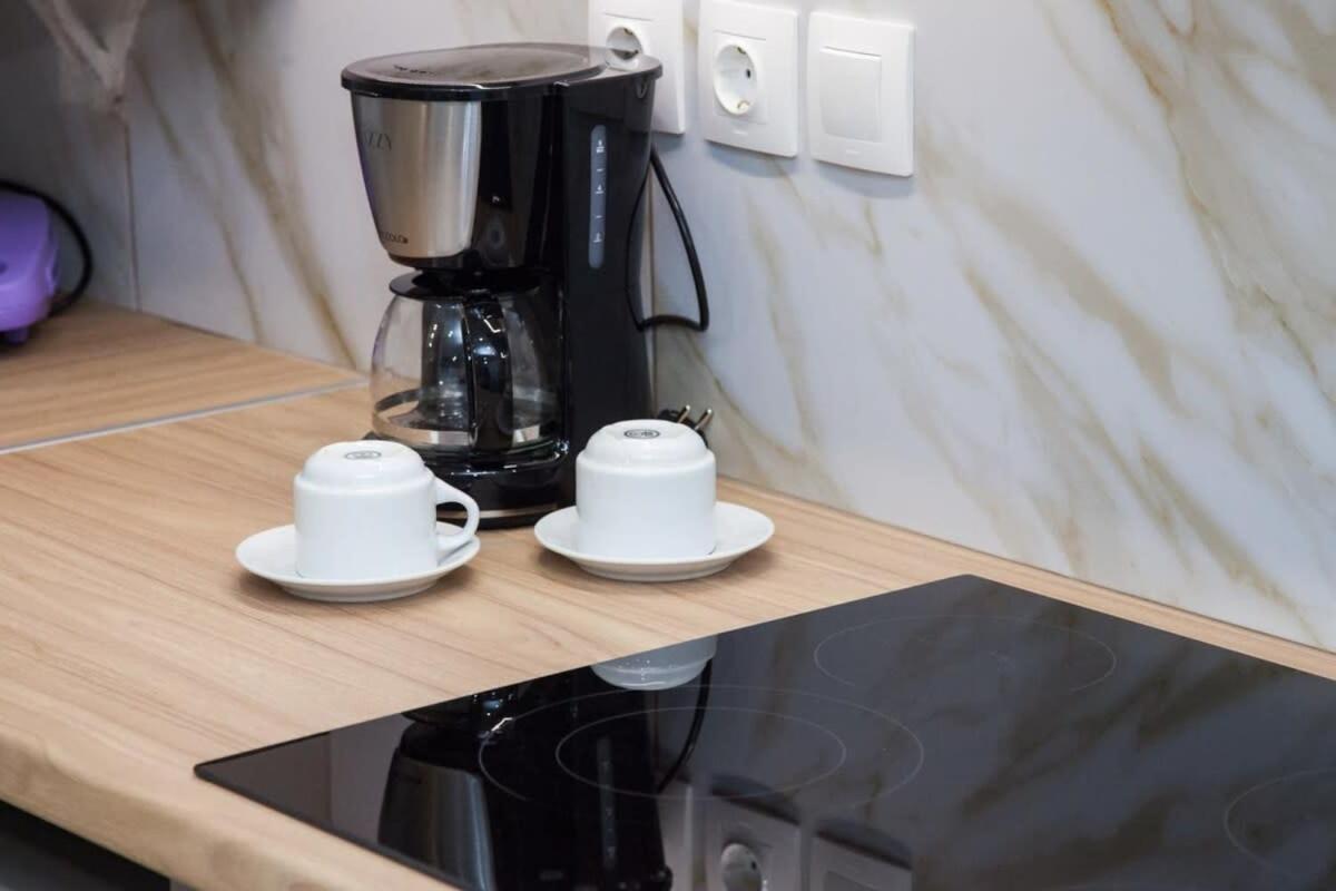 Appartamento Brand New Urban Getaway Next To Megaro Mousikis Atene Esterno foto