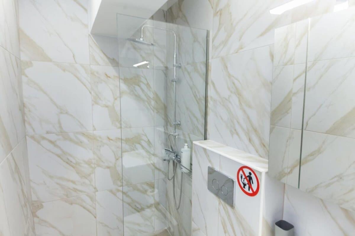 Appartamento Brand New Urban Getaway Next To Megaro Mousikis Atene Esterno foto