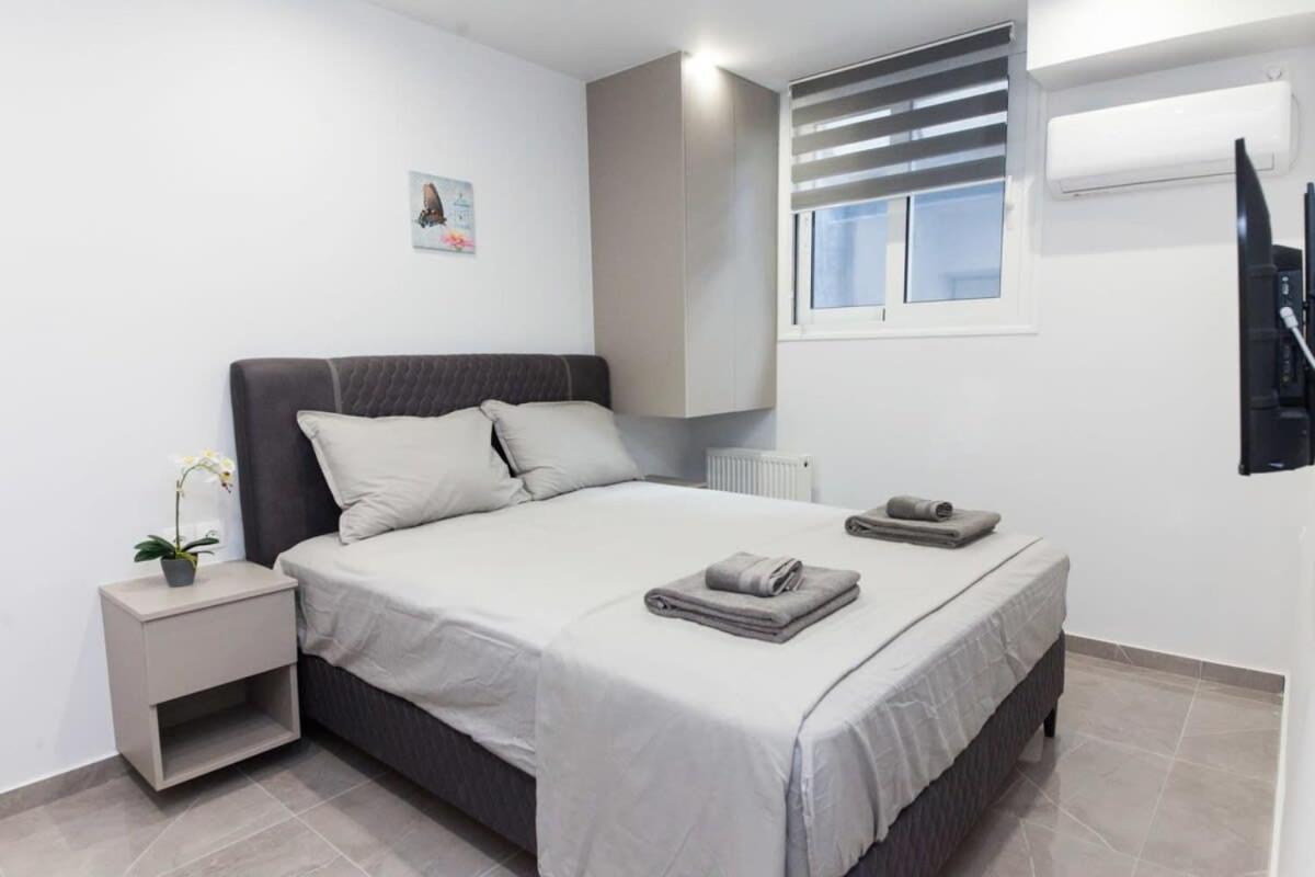 Appartamento Brand New Urban Getaway Next To Megaro Mousikis Atene Esterno foto