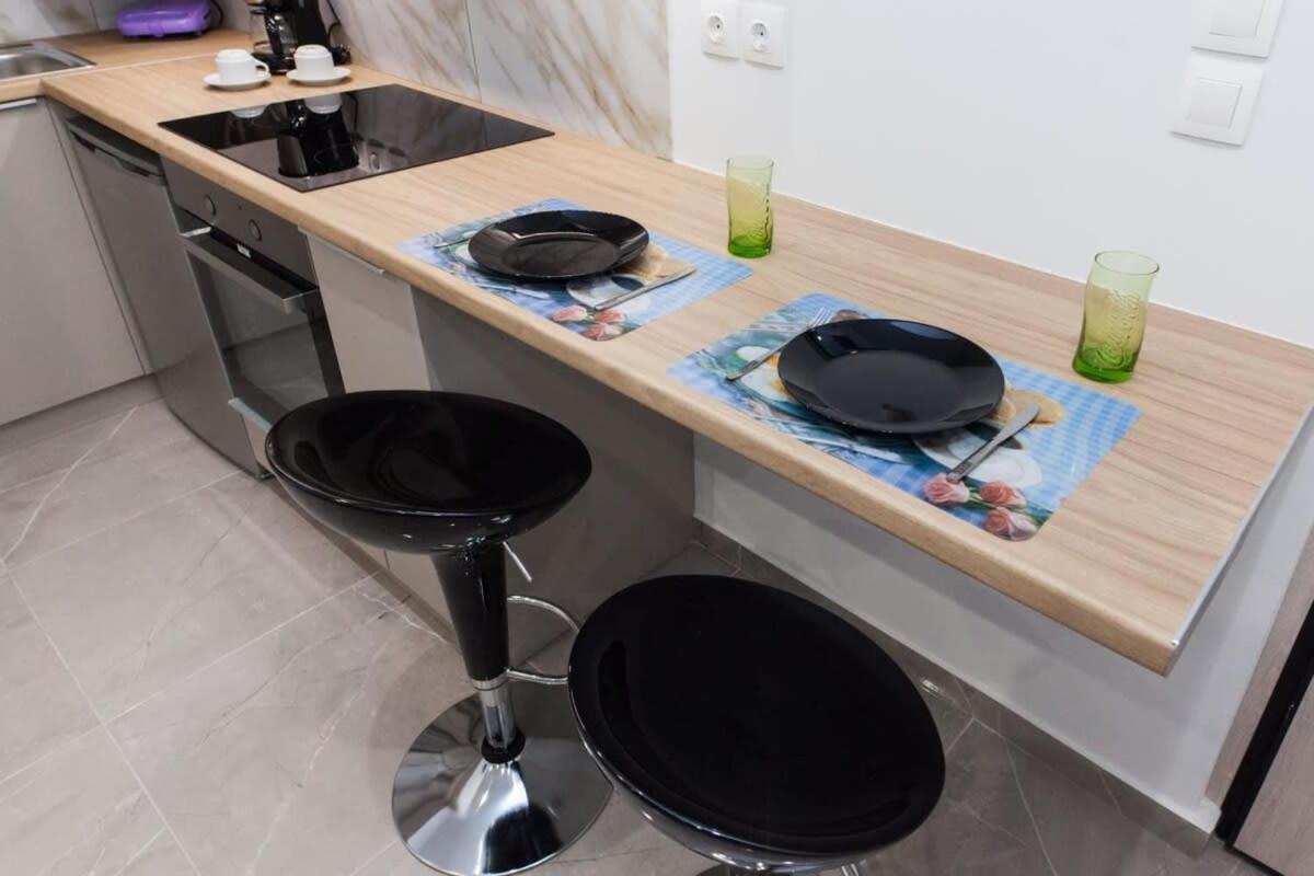 Appartamento Brand New Urban Getaway Next To Megaro Mousikis Atene Esterno foto
